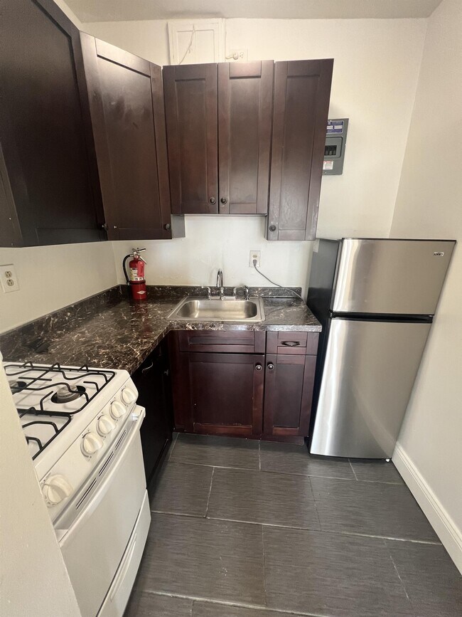 Building Photo - 2315 N Charles St