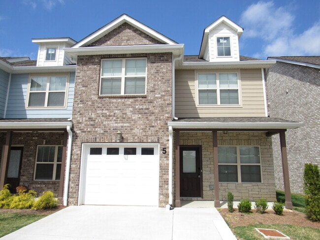 Primary Photo - Old Hickory townhome, like new!