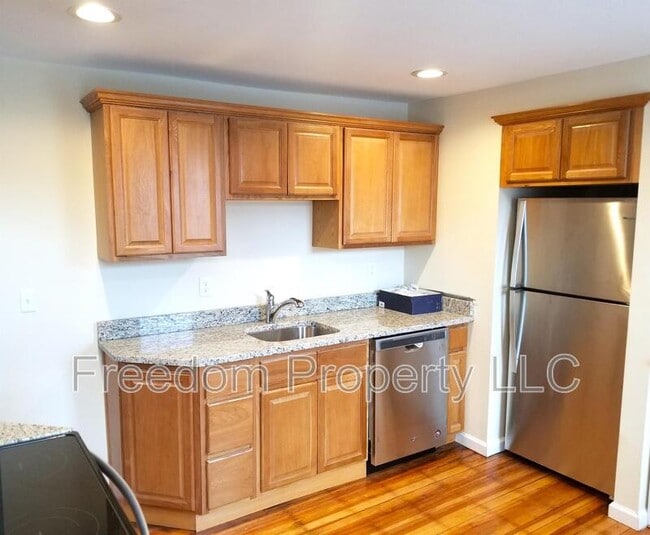 Building Photo - 154 Beecher St