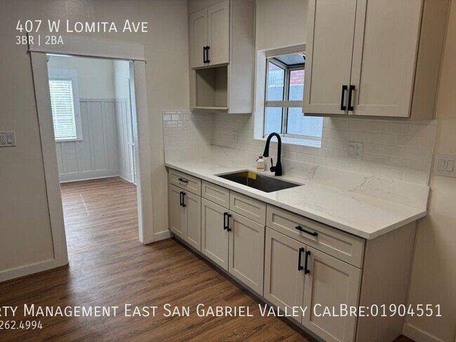 Building Photo - 407 W Lomita Ave