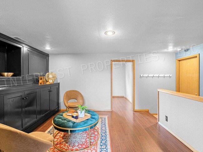 Building Photo - 4+ Bedroom Tigard Home With a Beautiful Vi...