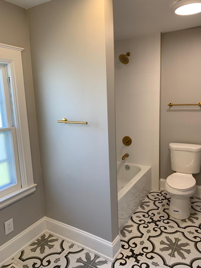 Bathroom - 23 W Franklin Ave