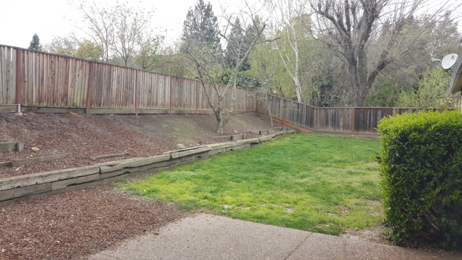 Building Photo - 3 Bed 2 Bath Single Family Home In Danvill...