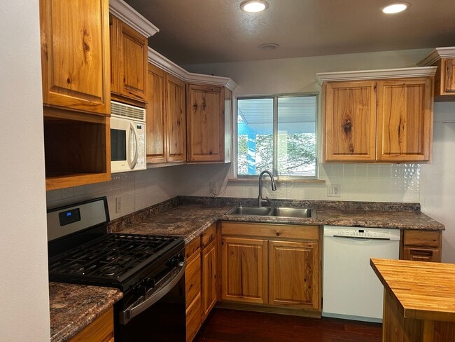 Building Photo - Price Reduced! Beautiful Home With Great S...