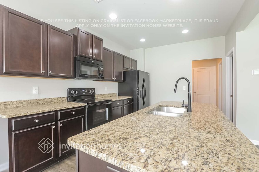 Building Photo - 182 Fern Walk