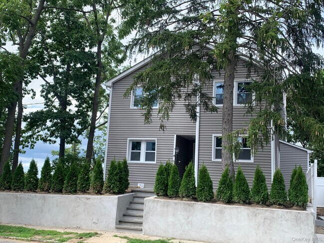 Primary Photo - 71 Lannon Pl