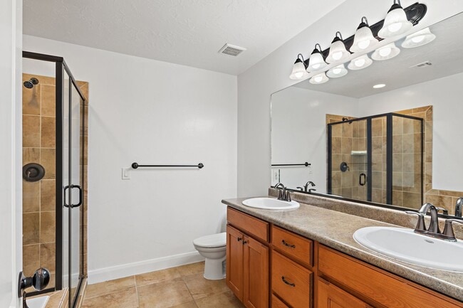 Building Photo - 3 bedroom, 2.5 bathroom St. George Home