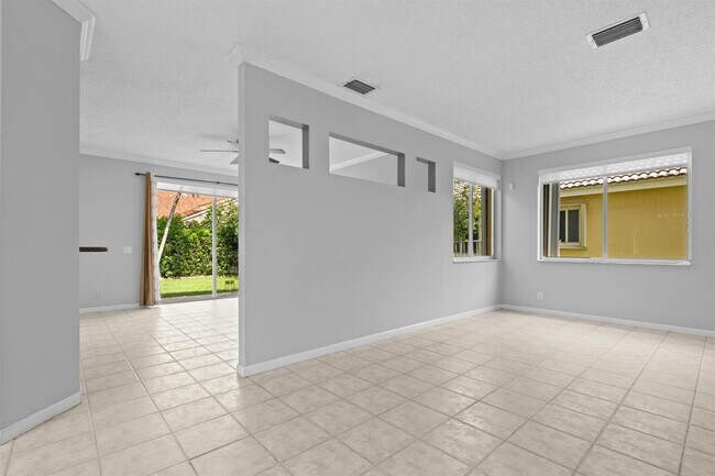 Building Photo - 4319 Greenbriar Ln