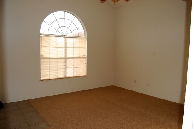 Building Photo - 456 Von Bargen Dr