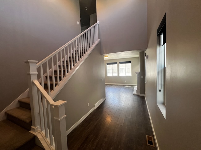 Building Photo - Spacious 3-Bedroom Home in Prime Lehi Loca...