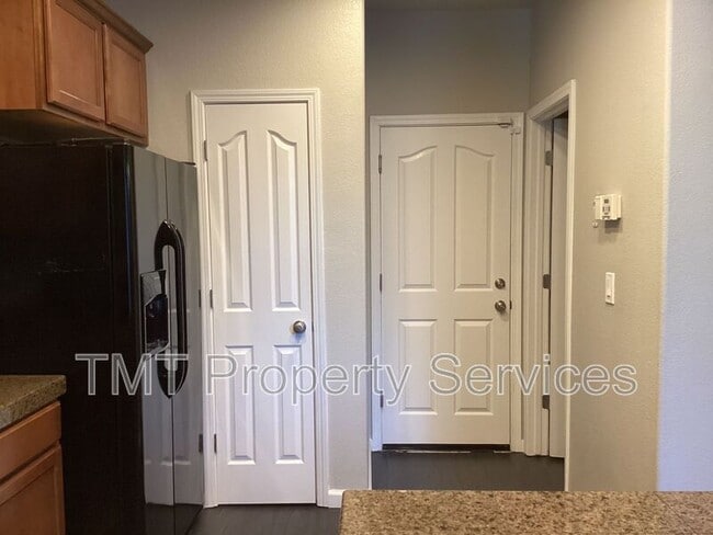 Building Photo - 530 Candela Cir