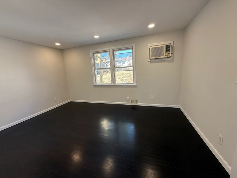Building Photo - 627 Mola Blvd