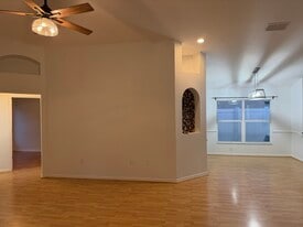 Building Photo - 30643 Tremont Dr