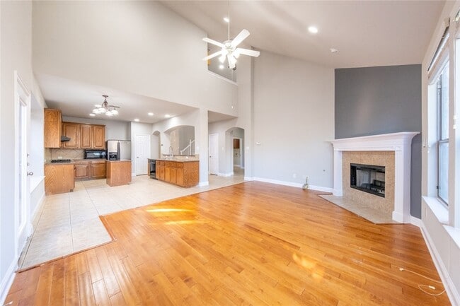 Building Photo - 1067 Valley Vista Dr