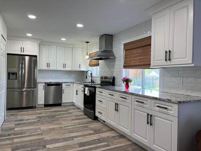 Building Photo - 4033 Ramblewood Dr