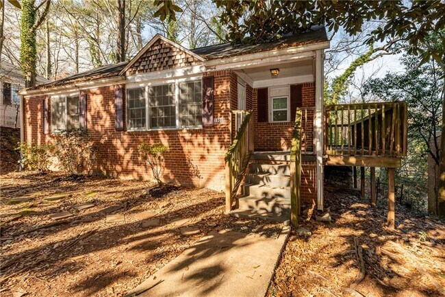 Building Photo - 1801 Oakmont Dr NW