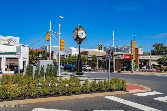 Building Photo - 1208 Maplewood Rd
