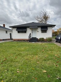 Building Photo - 4672 Hillside Ave