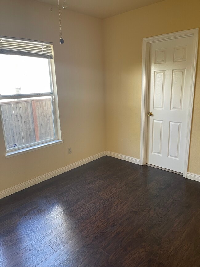 Building Photo - 538 A St