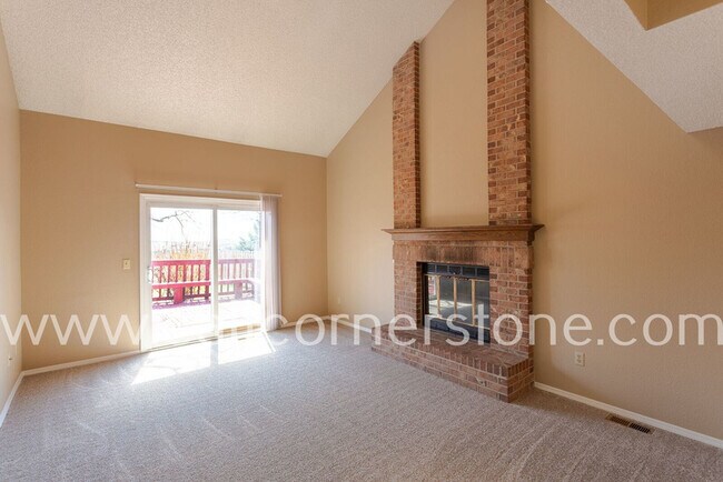 Building Photo - 940 Royal Crown Ln