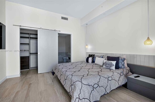 Building Photo - 55 SW 9th St