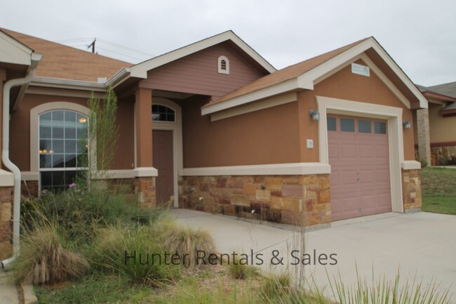 Building Photo - Luxury Duplex!