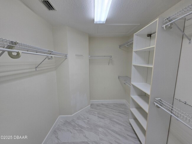 Building Photo - 1201 Hampstead Ln