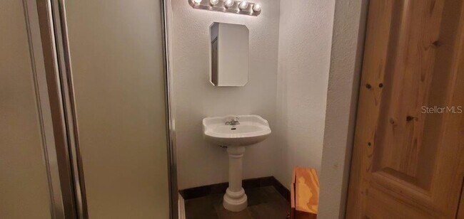 Building Photo - 5620 Sabal Palm Ln