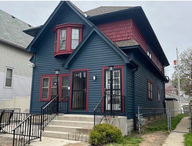 Building Photo - 1325 N 39th St