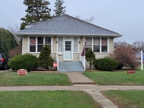 Building Photo - 613 7th Ave