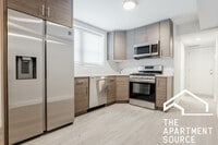 Building Photo - 2647 N Sacramento Ave
