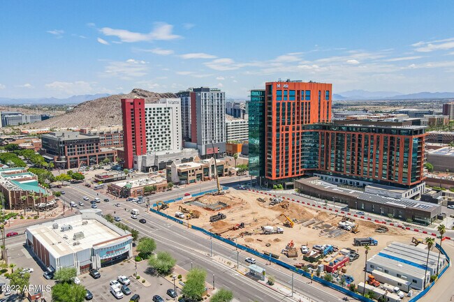 Building Photo - 37 E El Parque Dr