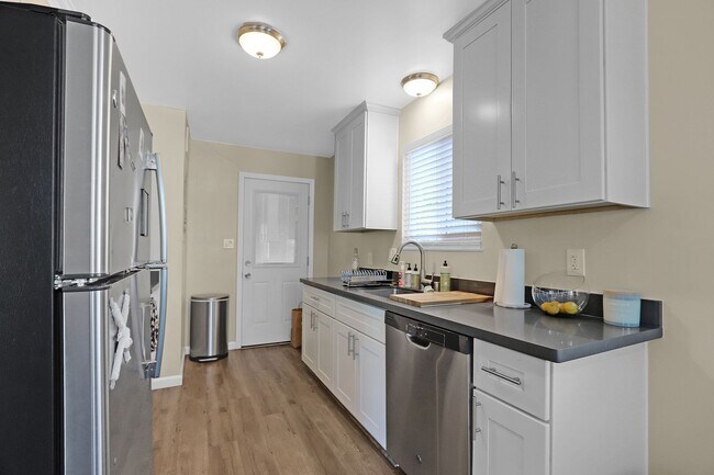 Building Photo - 3554 Pierson St
