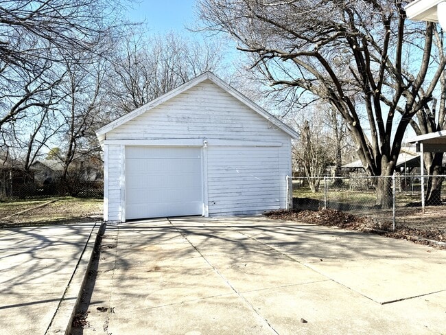 Building Photo - 409 B St NW