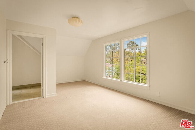 Building Photo - 353 N Gunston Dr