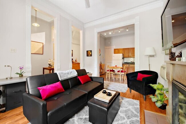 Building Photo - 219 W Eugenie St