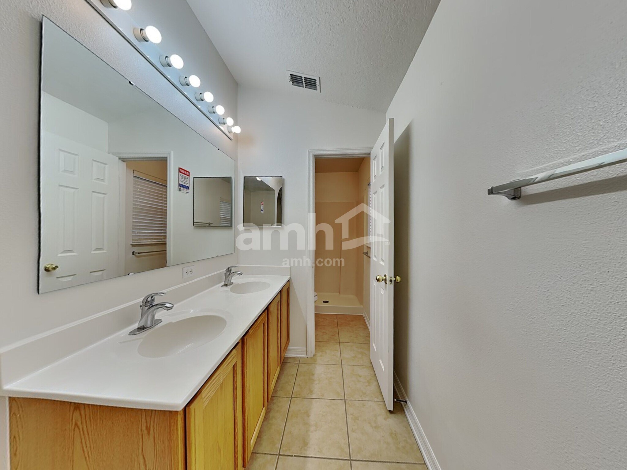 Building Photo - 1605 Pickard Cir