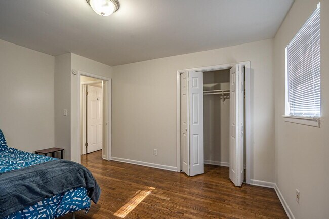 Building Photo - Large Forest Haven Home with large yard and deck, a 2 min drive to transit stop Upper Riverdale R...
