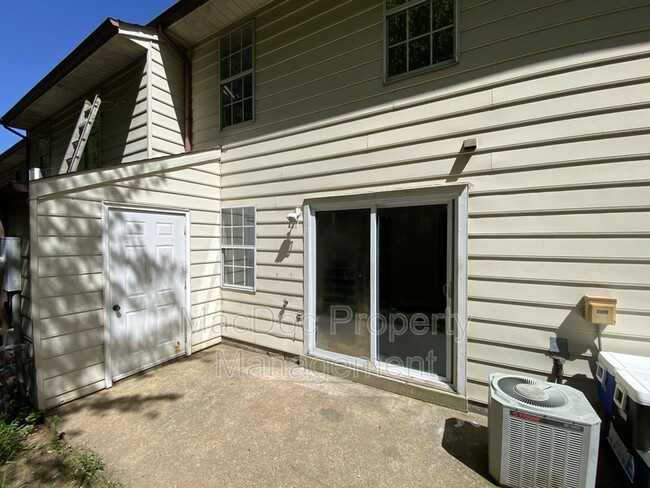 Building Photo - 104 Kings Mill Dr