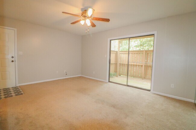 Building Photo - Super cute 2 bedroom condo in great Rock Hill location!