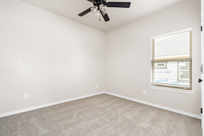 Building Photo - 602 Dred Roger Circle