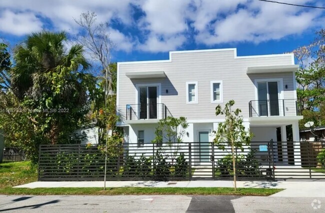 Building Photo - 3823 Thomas Ave