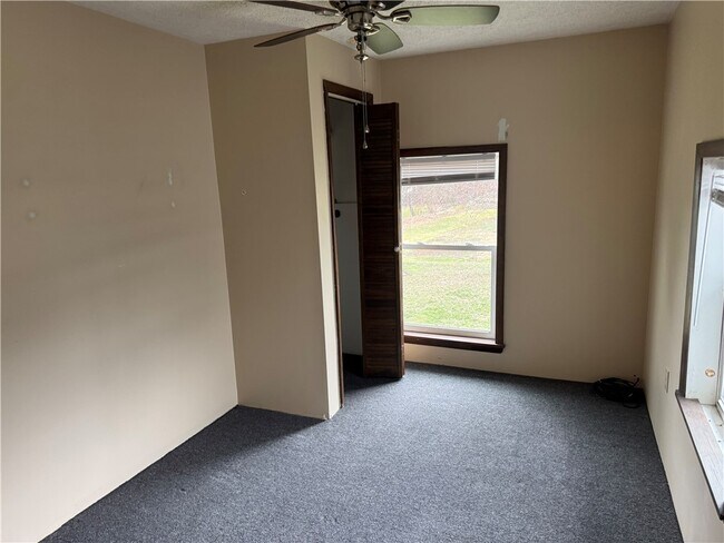 Building Photo - 1872 Miles St