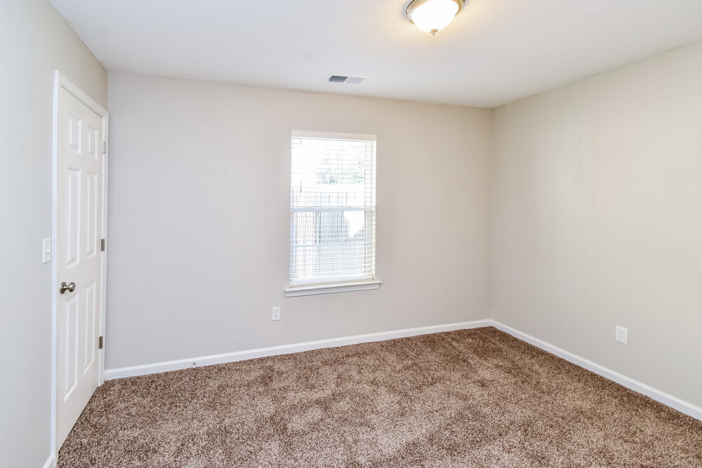 Building Photo - 7296 Green Ash Dr