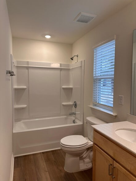 Building Photo - 10615 Brookside Reserve Rd