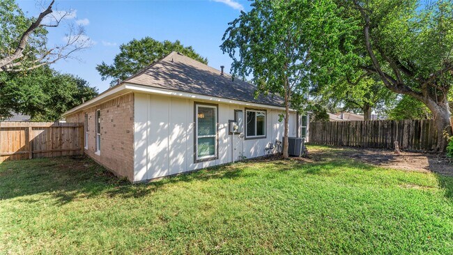 Building Photo - 2107 Charlton House Ln