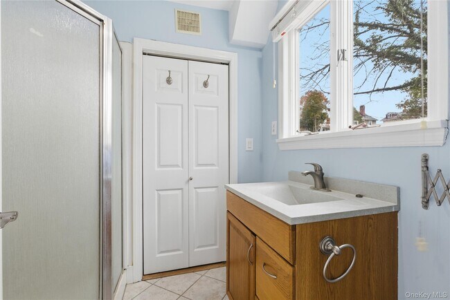 Building Photo - 62 Van Wyck St