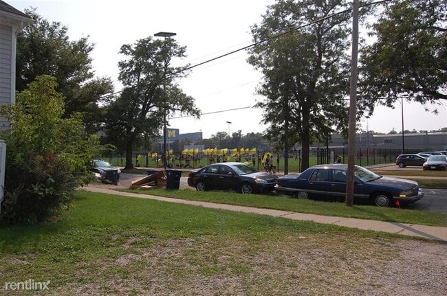 Building Photo - 809 S Division St