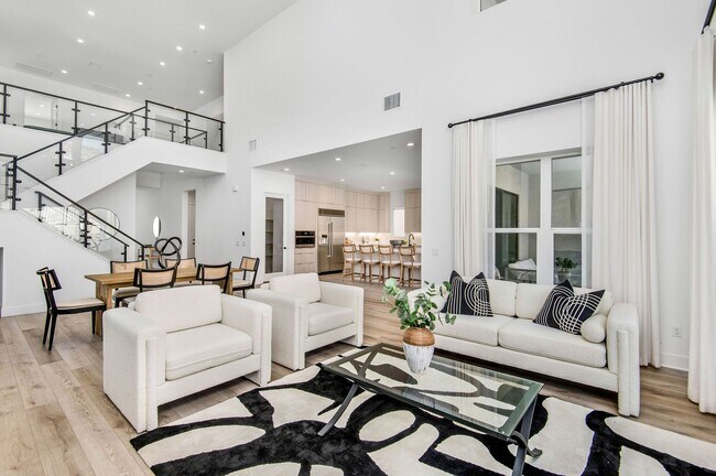 Building Photo - Fantastic 5 bed 4.5 bath with Pool in Porter Ranch !