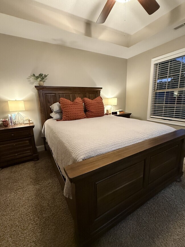 Building Photo - 607 Hollow Crst